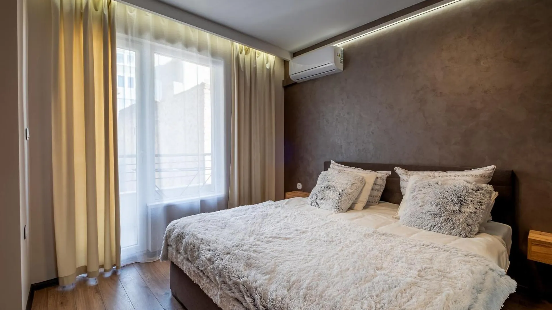 Luxury Redefined In City Center - Elevate Your Stay In A Smart And Modern Apartment Varna